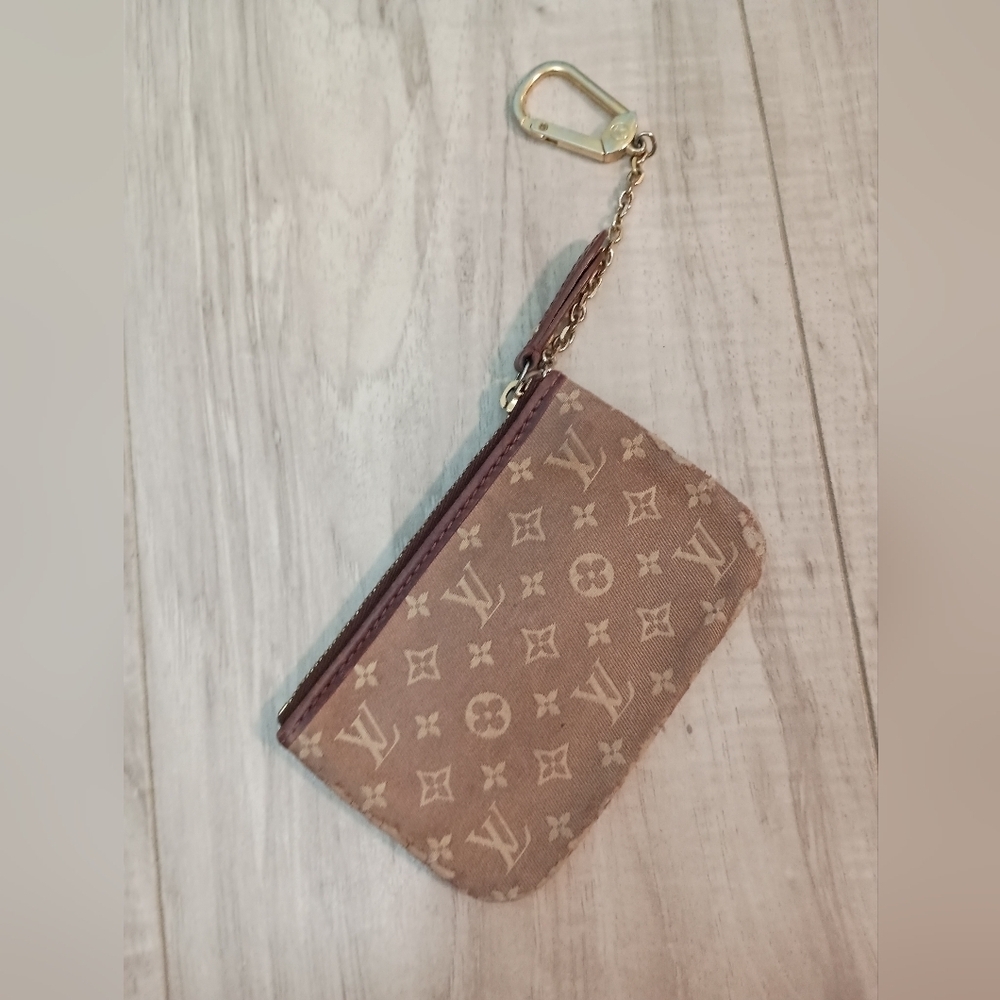 Louis Vuitton Monogram Idylle Pochette Cles Coin Case - Picture 3 of 16